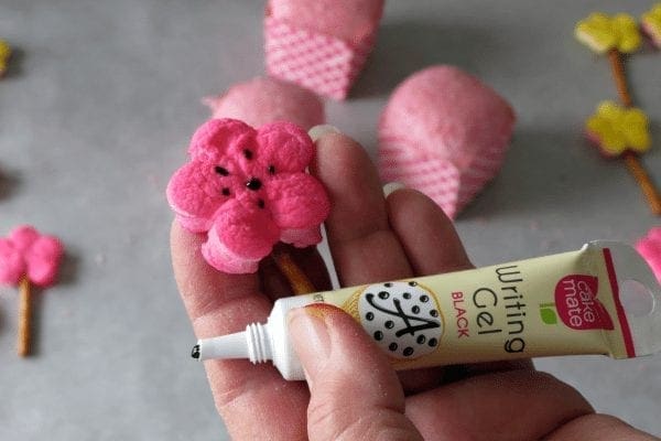 marshmallow-flower-in-snowball-in-process-12
