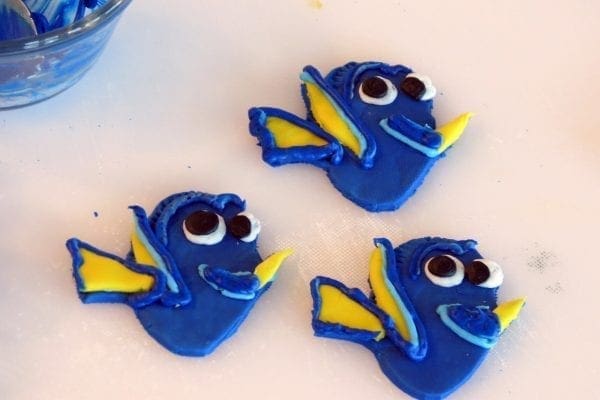 finding-dory-inspired-chocolate-covered-waffle-bowl-in-process-5