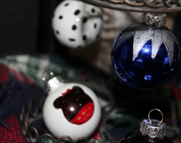 sharpie-chrismas-ornaments-minnie-mouse