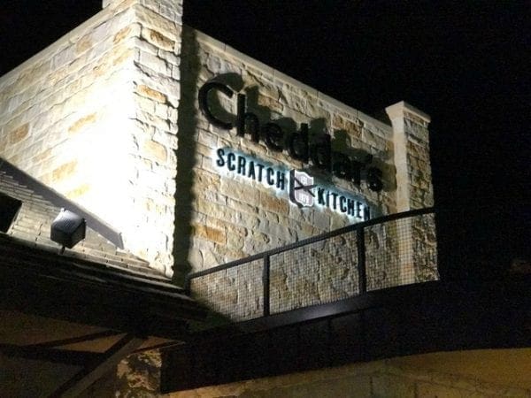 Cheddar's Scratch Kitchen outside