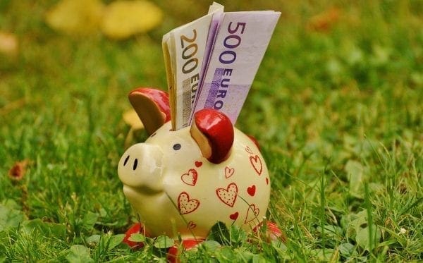 8 Helpful Tips On How A Mom Can Save Money On Her Car Expenses