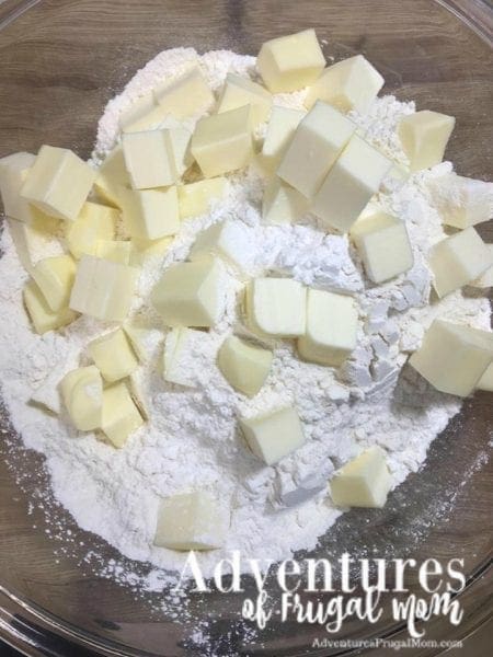 Get Ready for Fall Recipe: Apple Crumble Bars by North Carolina foodie blogger Adventures of Frugal Mom