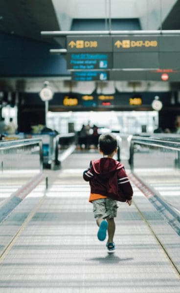 Creative Ways to Turn your Kid's Airport Layover into a Play over