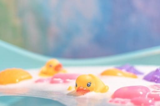 Deciding on a Good Tub for Your Kids' Bathroom