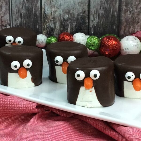 Easy and Fun Penguin Marshmallow Treats for the Winter