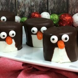 Easy and Fun Penguin Marshmallow Treats for the Winter