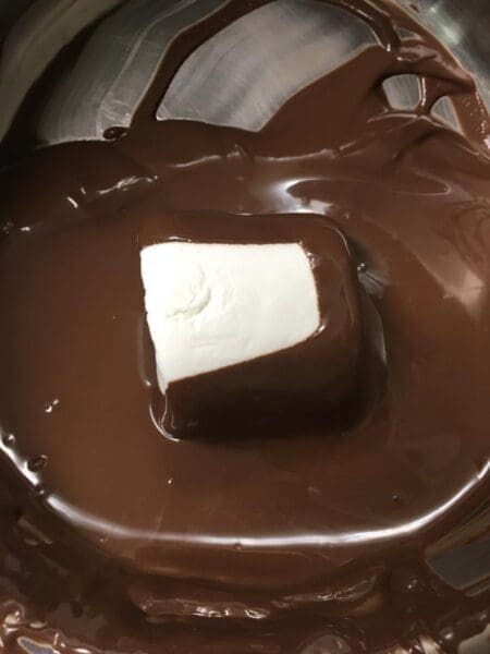 Easy and Fun Penguin Marshmallow Treats for the Winter