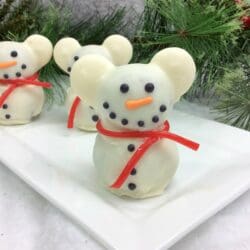 Mickey Snowman Cake Pops