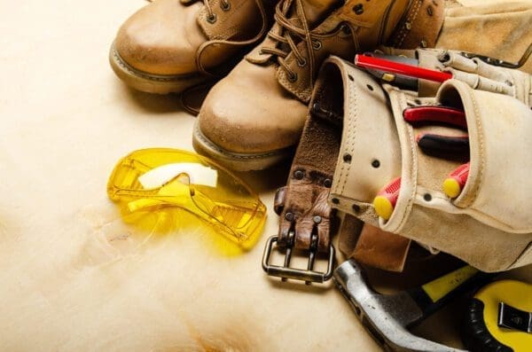 9 Benefits of Wearing Men's Steel Toe Work Boots