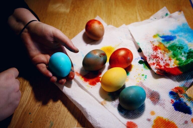 How to Dye Easter Eggs In a Slow Cooker