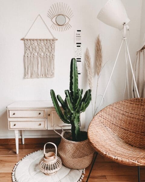 5 Unique and Creative Living Room Wall Decor Ideas
