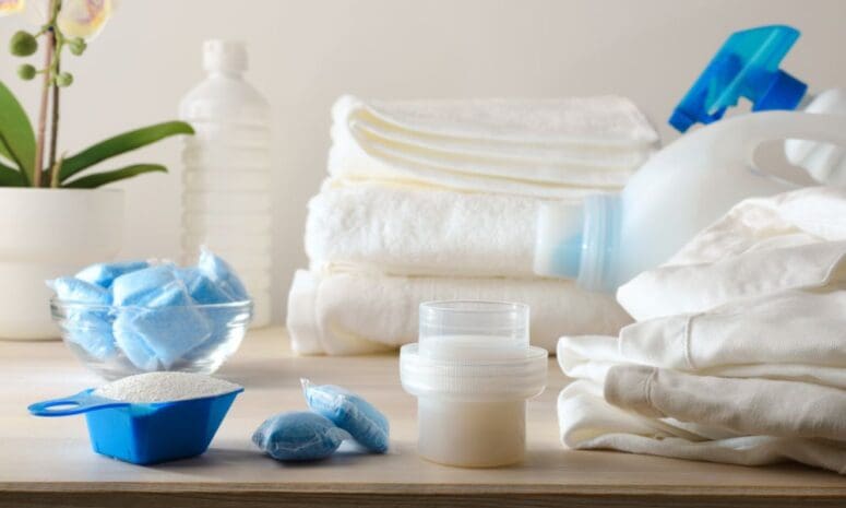 The Differences Between Powder and Liquid Laundry Detergent