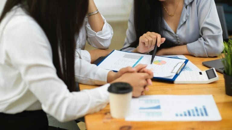 Finding the Perfect Fit: Choosing a Top Microeconomics Tutor Near You