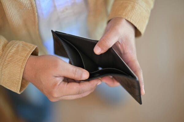 Slot Vs. Bifold: Navigating The World Of Men's Wallets