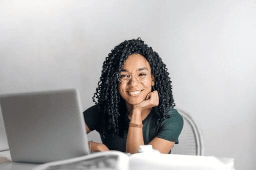 Accessing Education and Technology: Online Colleges Providing Free Laptops