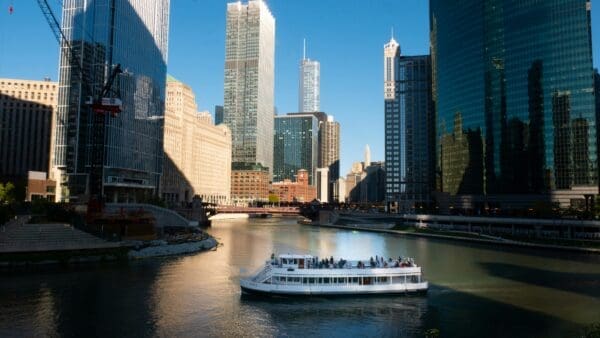 Crafting the Ultimate Chicago River Cruise Getaway