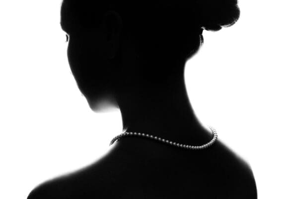 The Best Pearl Pieces to Take With You on Your Upcoming Holiday