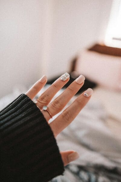 3 Great Reasons to Use Stickers to Decorate Your Nails When You Want To Go On a Night Out