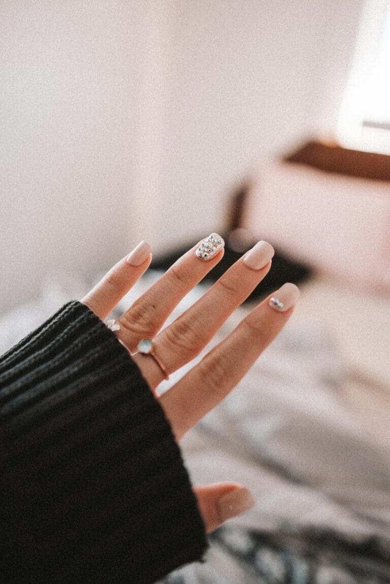 3 Great Reasons to Use Stickers to Decorate Your Nails When You Want To Go On a Night Out
