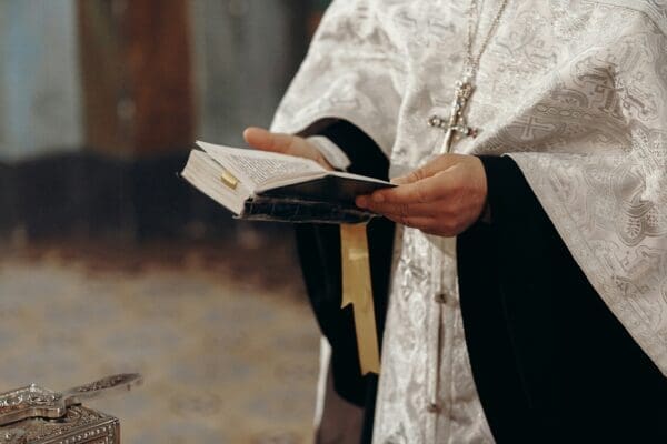 The Role of Clergy Attire in Modern Religious Ceremonies