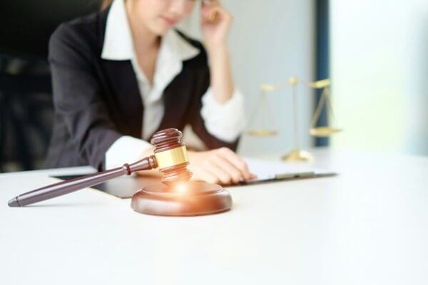 When to Hire a Workers' Compensation Law Firm for Your Claim
