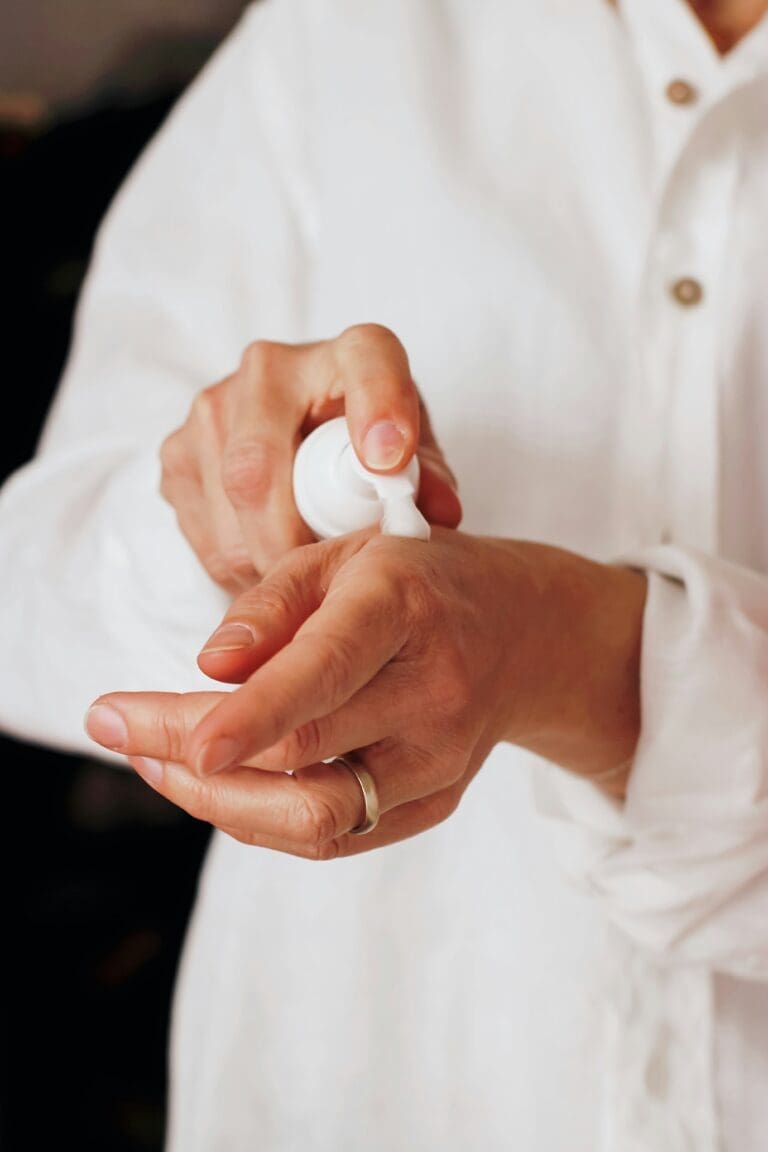 How to Heal Dry and Cracked Skin Quickly