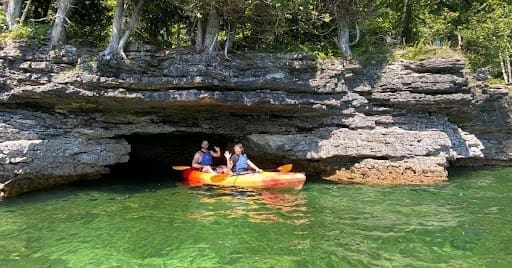 How to Prepare for a Cave Point Kayaking Trip