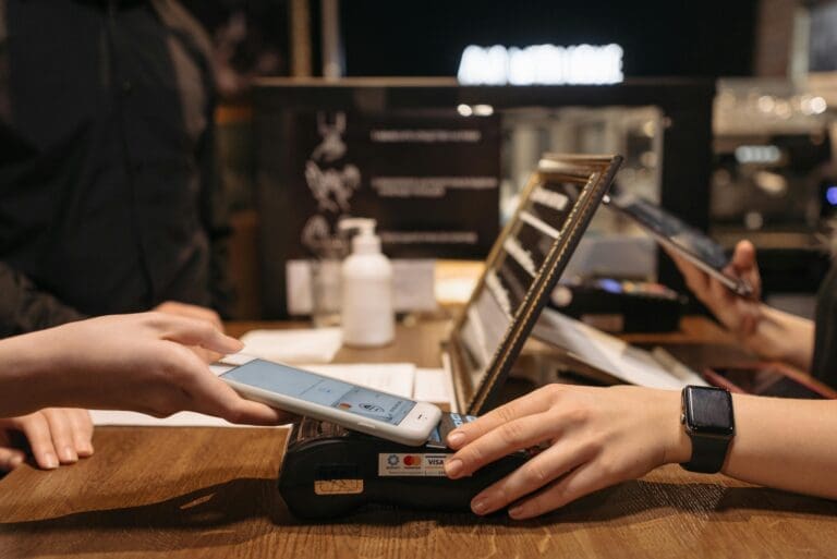 Saving Smart: How Digital Wallets Make Budgeting on the Go Easier