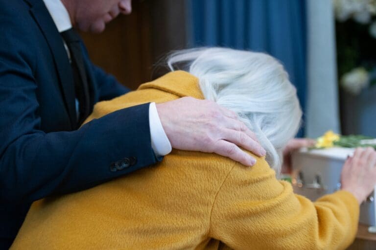 What to Say (and Not Say) to Someone Who Is Grieving