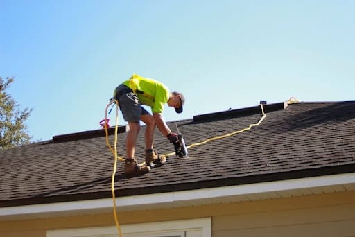 7 Commercial Roof Warning Signs That Can Close Your Business
