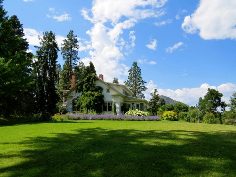 Summer Home Prep Checklist: 7 Things You Can’t Forget