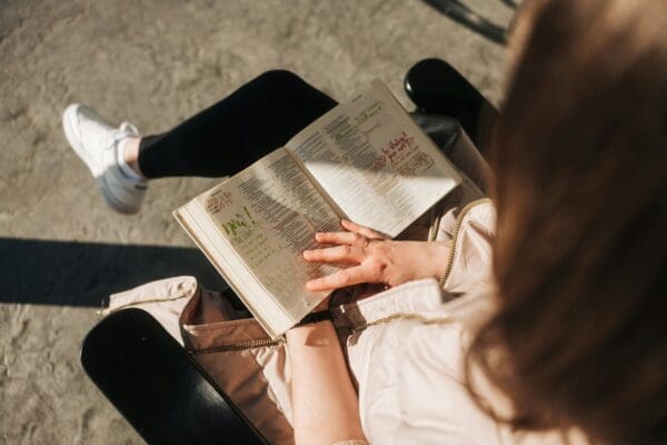How Daily Bible Reading Shapes Mind and Spirit