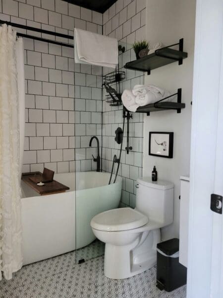 Minimalist Bathroom Designs That Maximize Space and Style