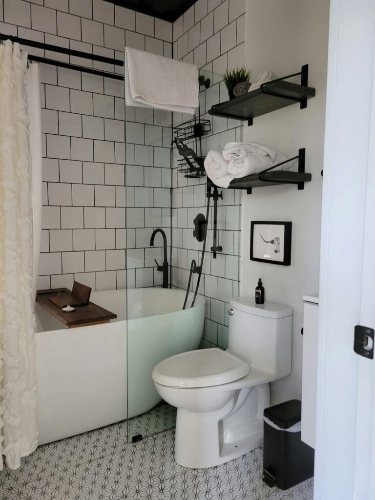 Minimalist Bathroom Designs That Maximize Space and Style