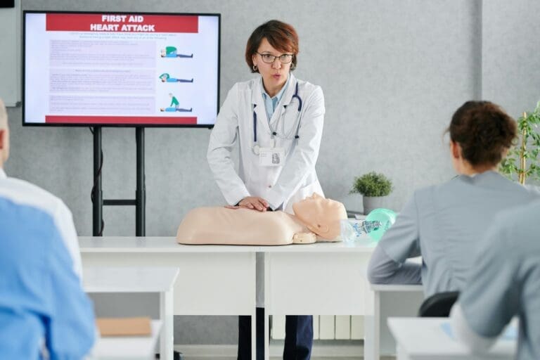 5 Compelling Reasons Nurses Should Consider Becoming Nurse Educators