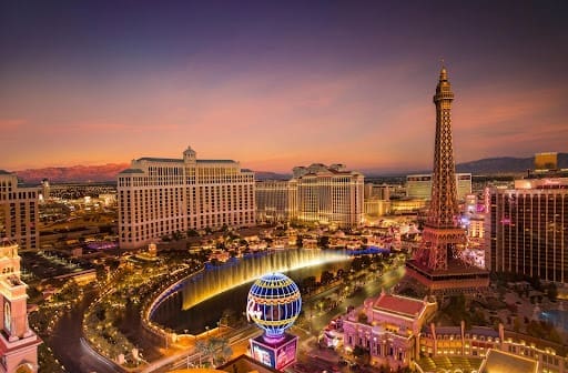 Traveling in Style: A Guide to Luxury Limousines and VIP Dining in Vegas