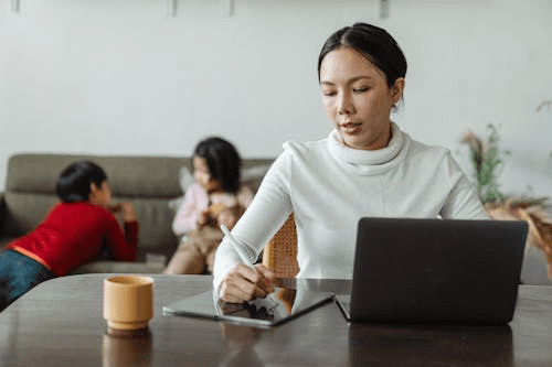 How Busy Families Simplify Home Projects During the Holidays