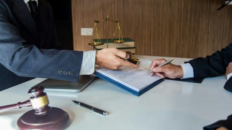 How Personal Injury Lawyers Ottawa Deal with Insurance Companies