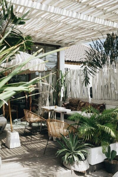 Creative Outdoor Living Spaces for Modern Backyards