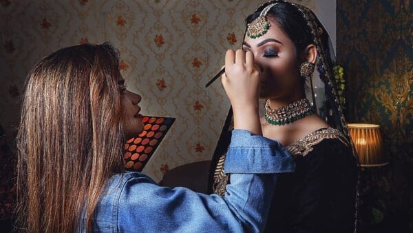 Thinking of Becoming a Makeup Artist? Here’s Where to Start Your Career
