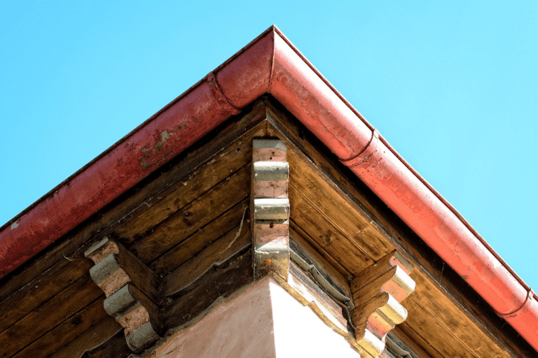 5 Signs that Your Gutters May Need Some Attention