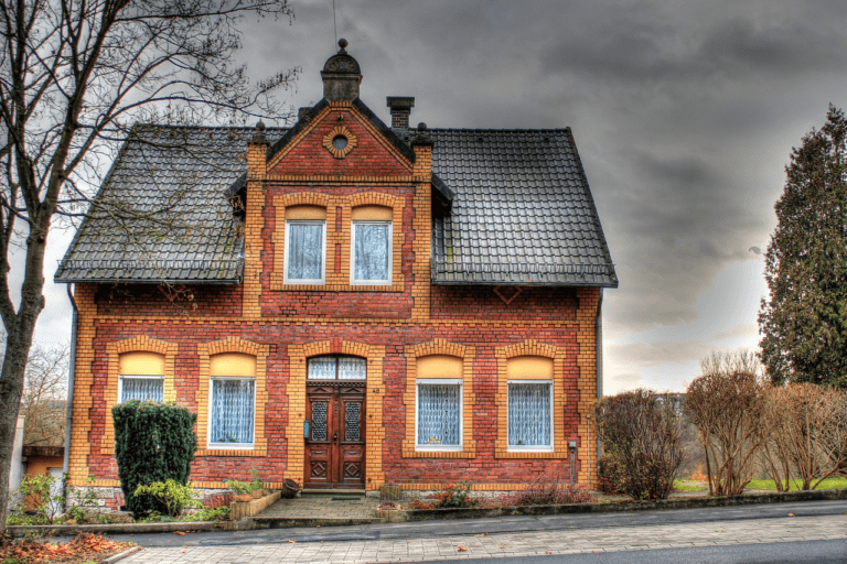 4 Obvious Signs that Your Roof Needs Attention