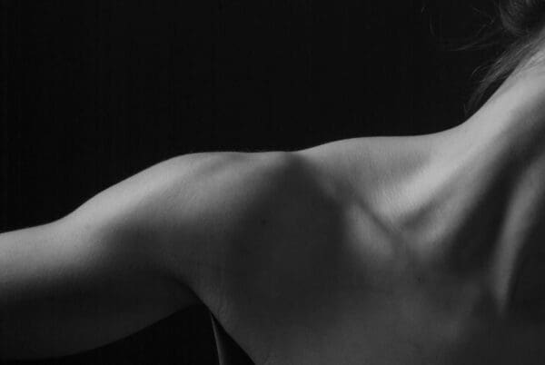 The Everyday Habits That May Be Causing Shoulder Discomfort