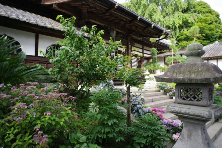How Layered Wood Stone and Water Features Reflect Japanese Outdoor Design Philosophy